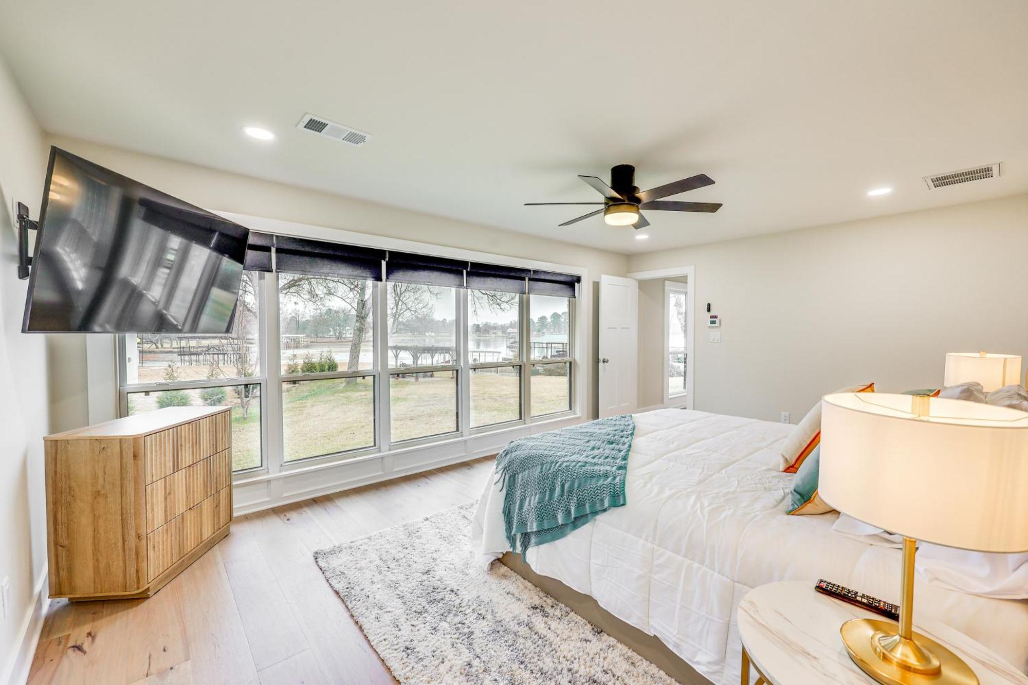 Grand Lakefront Home In Hot Springs With Boat Dock! Lake Hamilton Екстериор снимка