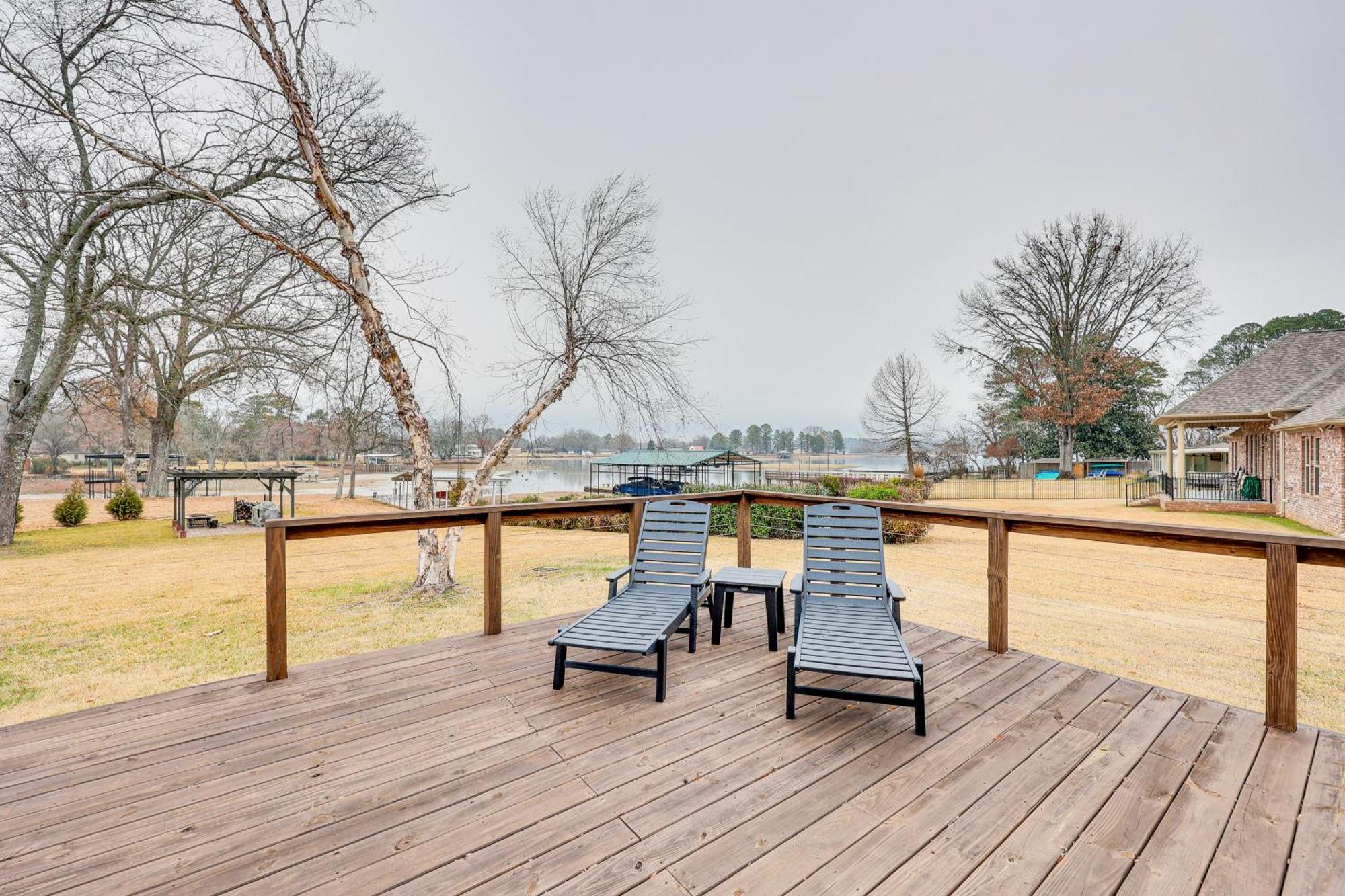 Grand Lakefront Home In Hot Springs With Boat Dock! Lake Hamilton Екстериор снимка