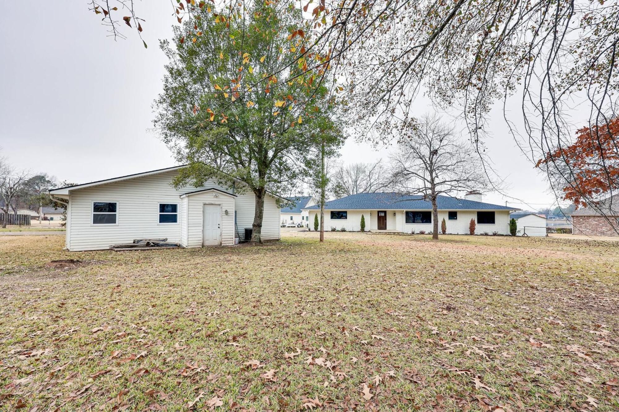 Grand Lakefront Home In Hot Springs With Boat Dock! Lake Hamilton Екстериор снимка