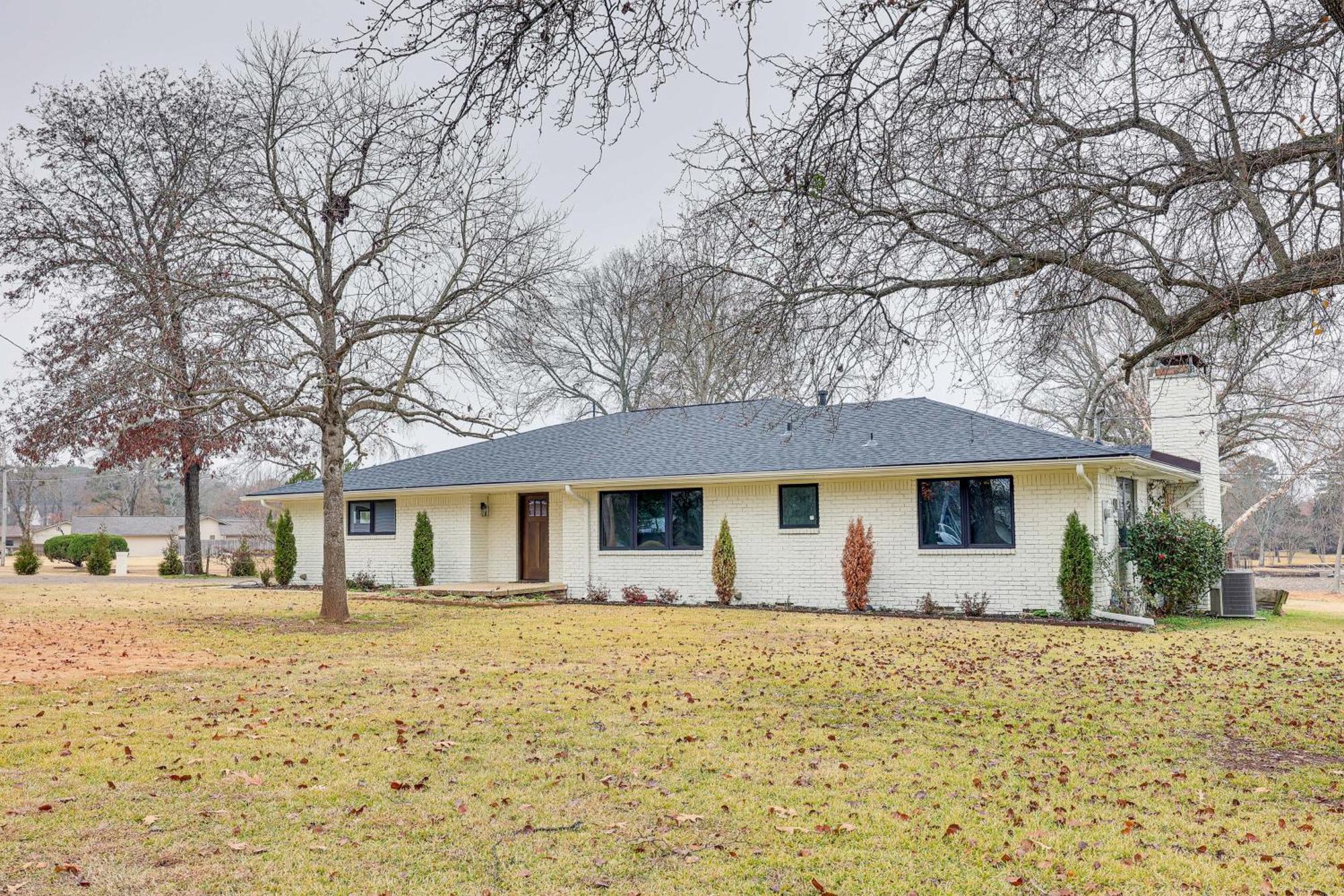 Grand Lakefront Home In Hot Springs With Boat Dock! Lake Hamilton Екстериор снимка